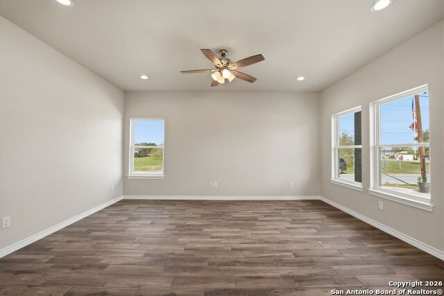 Image 27 of 45 For 700 8th  