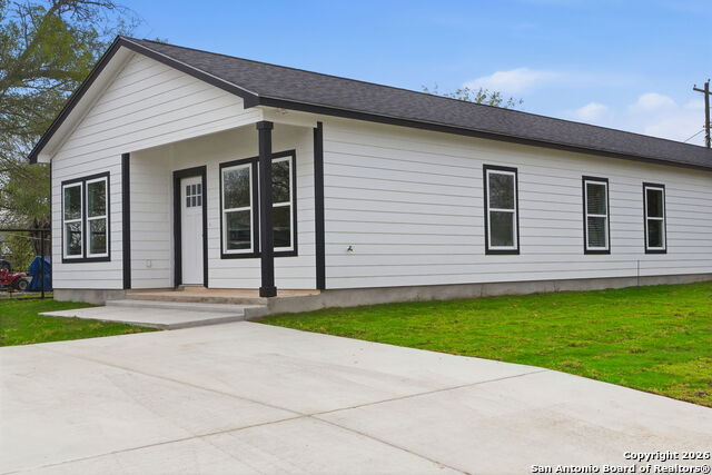 Image 3 of 45 For 700 8th  