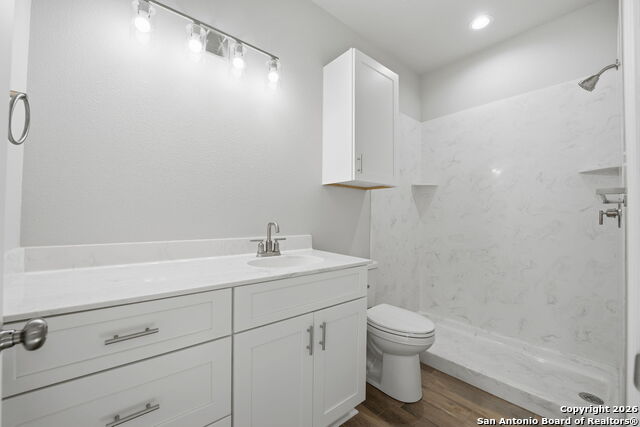 Image 30 of 45 For 700 8th  