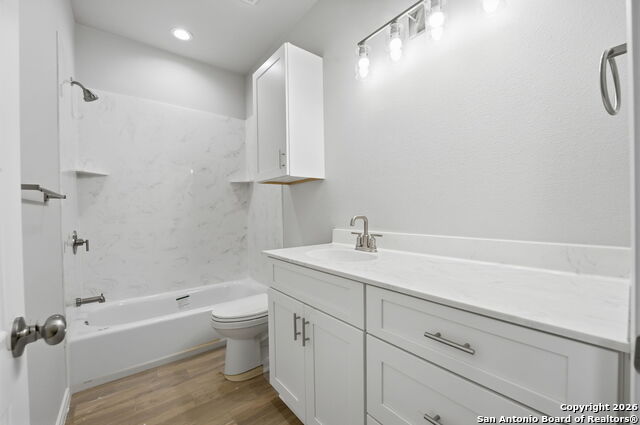 Image 31 of 45 For 700 8th  