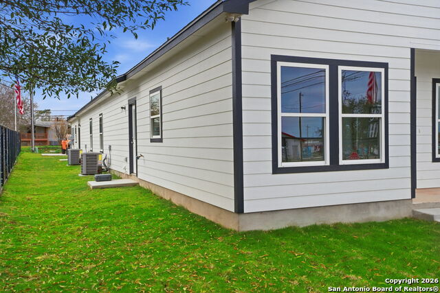 Image 43 of 45 For 700 8th  