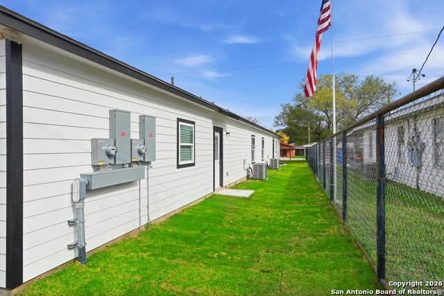 Image 44 of 45 For 700 8th  