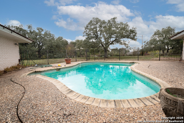 Image 7 of 36 For 609 Rudeloff