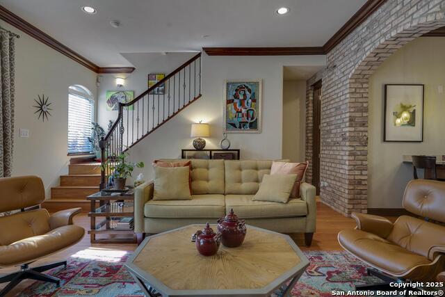 Image 8 of 30 For 1202 Flores S 104