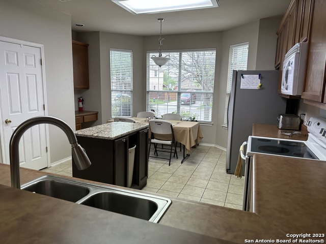 Image 10 of 32 For 142 Blue Sage Ln  6