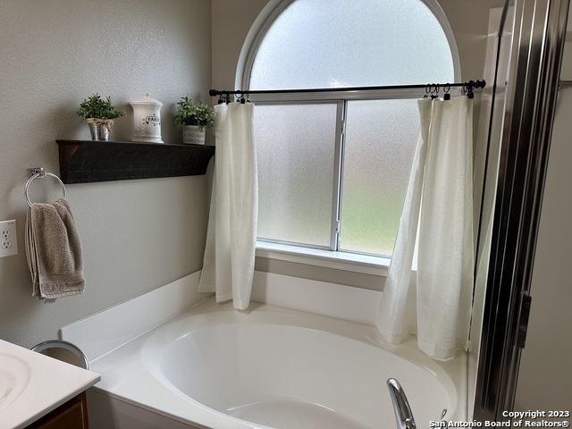 Image 21 of 32 For 142 Blue Sage Ln  6