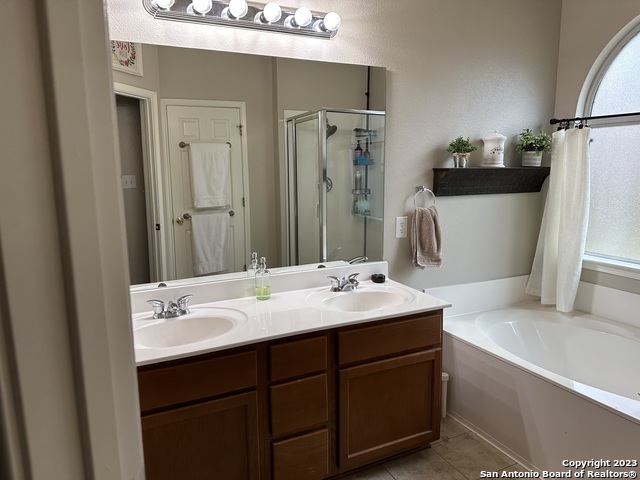 Image 22 of 32 For 142 Blue Sage Ln  6