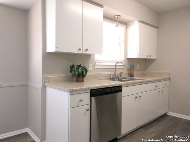 Listing photo id 1 for 600 River  