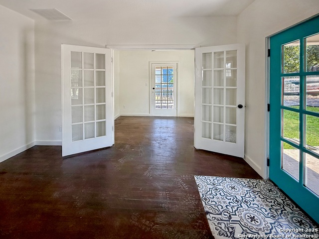 Listing photo id 10 for 419 Huisache W