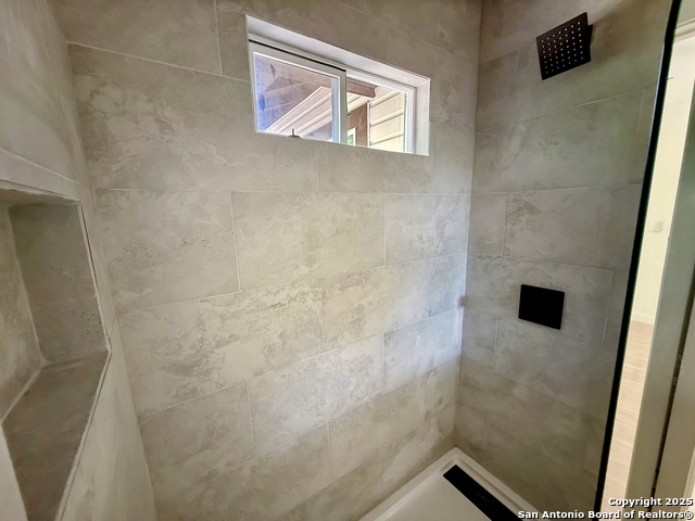 Listing photo id 17 for 419 Huisache W