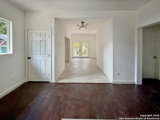 Listing photo id 21 for 419 Huisache W