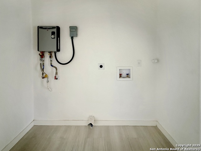 Listing photo id 24 for 419 Huisache W