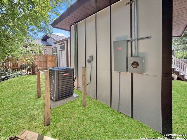 Listing photo id 29 for 419 Huisache W