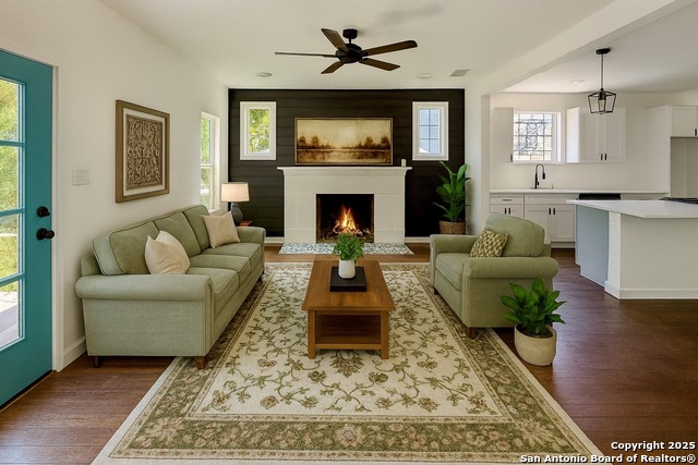 Listing photo id 4 for 419 Huisache W