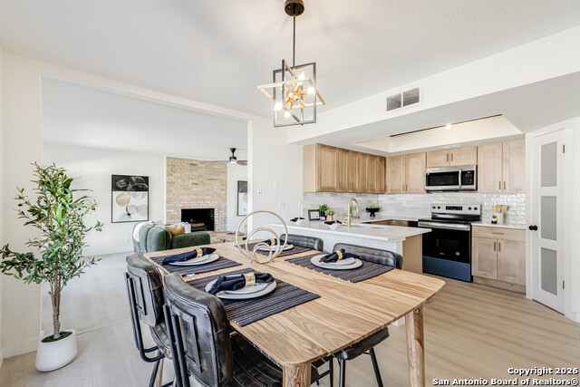 Image 4 of 36 For 2615 Lone Summit St.