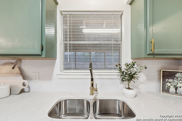 Image 10 of 22 For 4706 Esterbrook