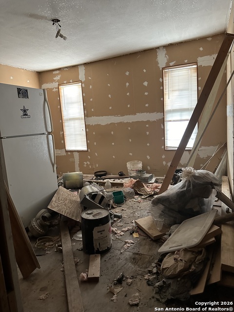 Image 12 of 25 For 423 Burton Ave