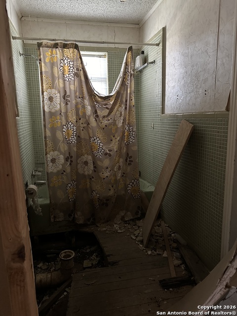 Image 13 of 25 For 423 Burton Ave