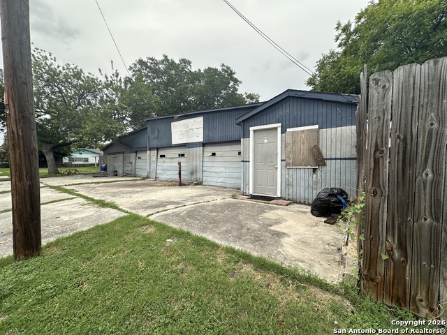 Image 22 of 25 For 423 Burton Ave