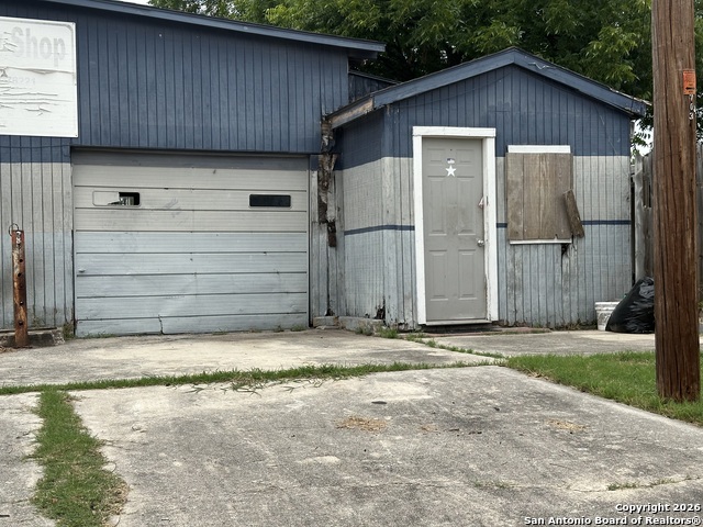 Image 23 of 25 For 423 Burton Ave