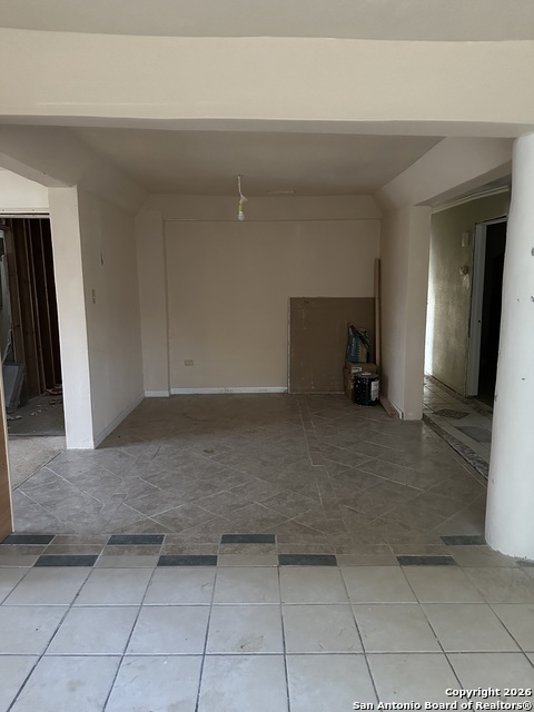 Image 7 of 25 For 423 Burton Ave