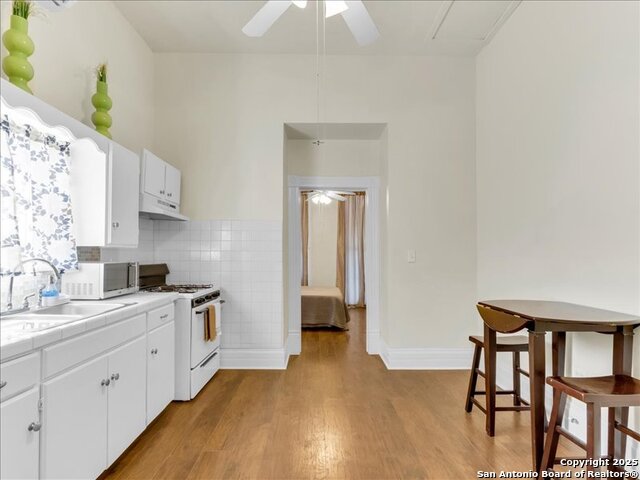 Image 12 of 20 For 103 Edinburg St