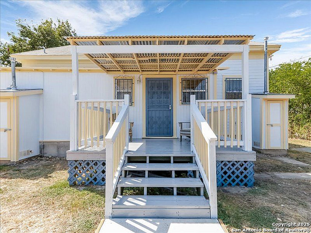 Image 2 of 20 For 103 Edinburg St