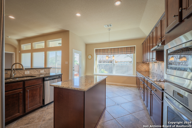 Image 8 of 49 For 23626 Misty Peak