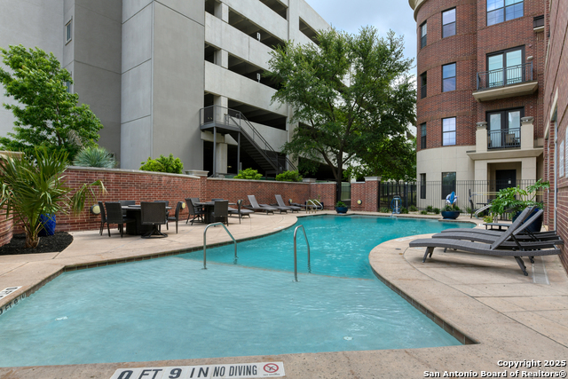 Details for 215 Center St. N 206, San Antonio, TX 78202