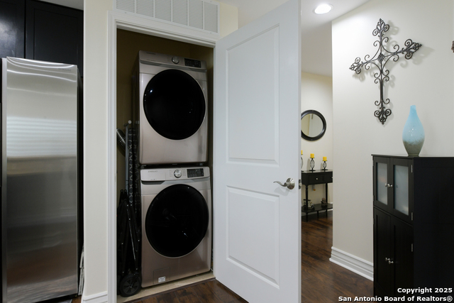 Image 16 of 37 For 215 Center St. N 206