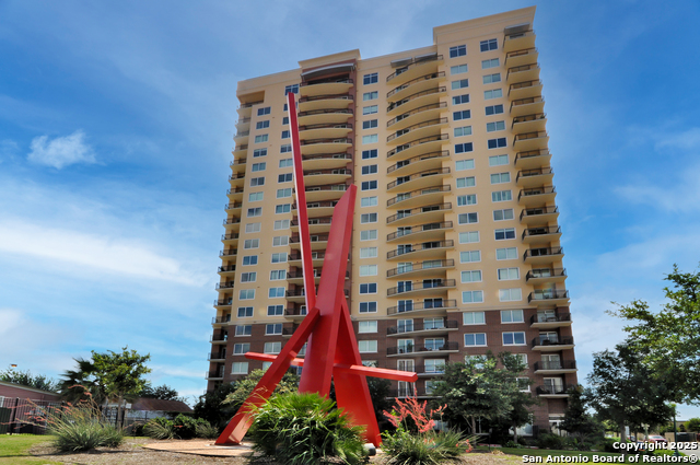 Image 4 of 37 For 215 Center St. N 206