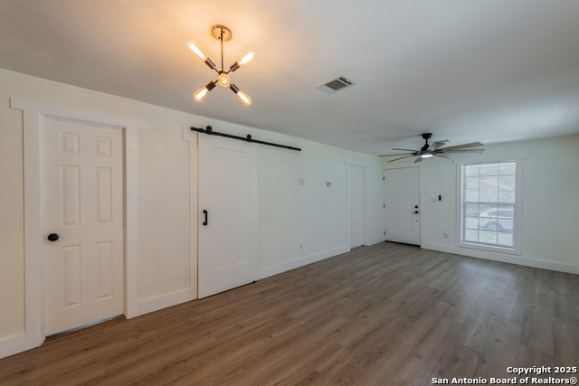 Image 10 of 21 For 215 Oelkers  