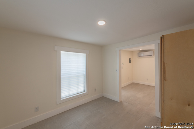 Image 13 of 21 For 215 Oelkers  