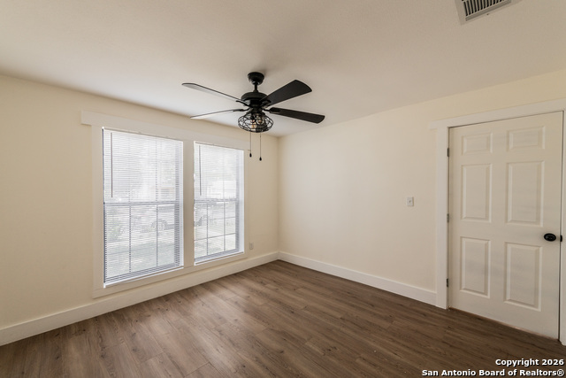 Image 18 of 21 For 215 Oelkers  