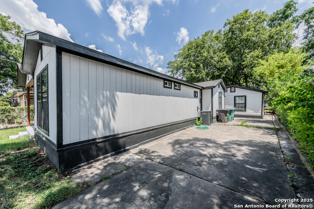 Image 5 of 21 For 215 Oelkers  