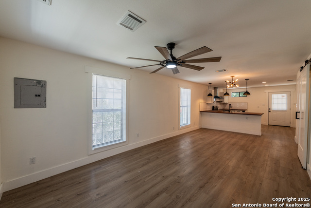 Image 7 of 21 For 215 Oelkers  