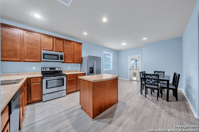 Image 9 of 25 For 3823 Amber Chase