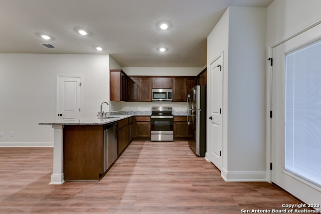 Image 6 of 27 For 13846 Enzo Gate  102