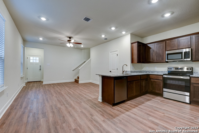 Image 8 of 27 For 13846 Enzo Gate  102