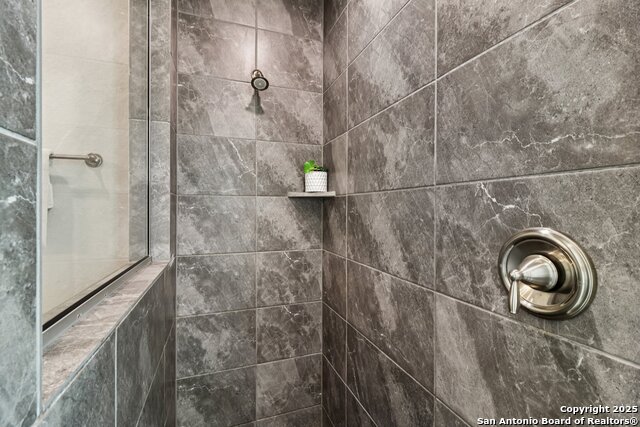 Image 25 of 47 For 32140 Mustang