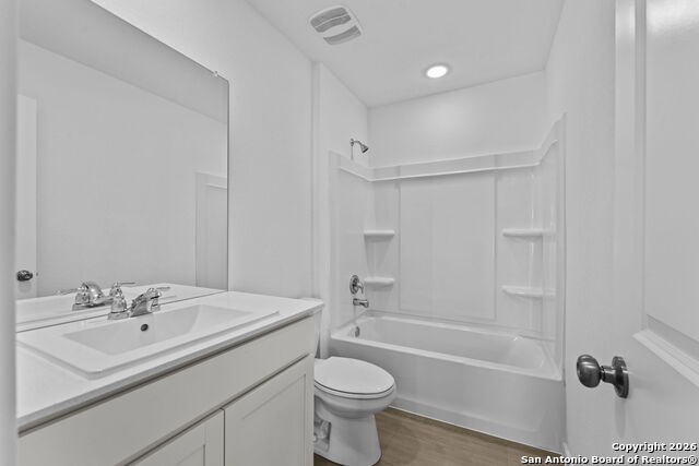 Listing photo id 12 for 3820 Swift Fox Rd