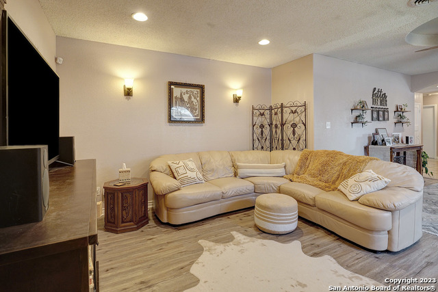 Image 18 of 28 For 402 Hermine Blvd