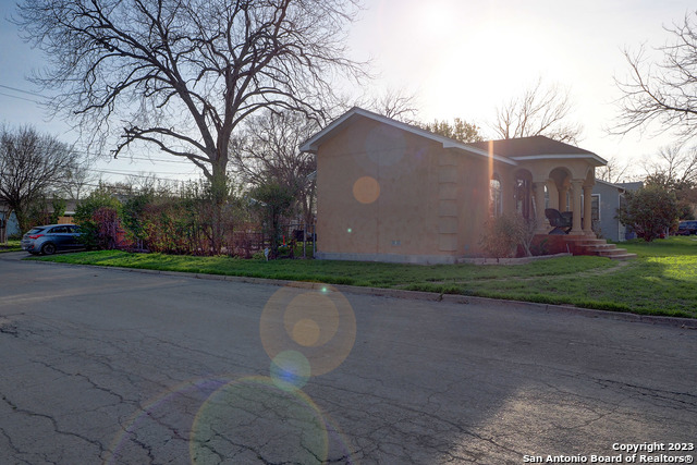 Image 4 of 28 For 402 Hermine Blvd