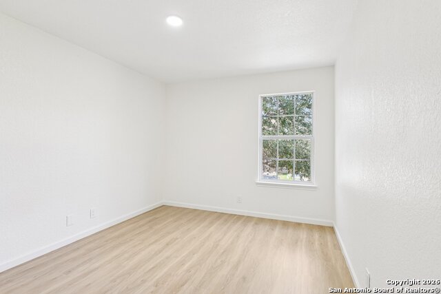 Image 18 of 34 For 6210 Outlook