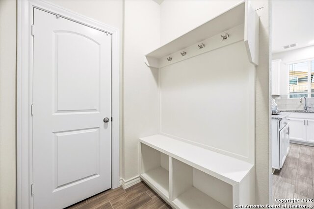 Image 32 of 41 For 631 Ridgehorn Dr