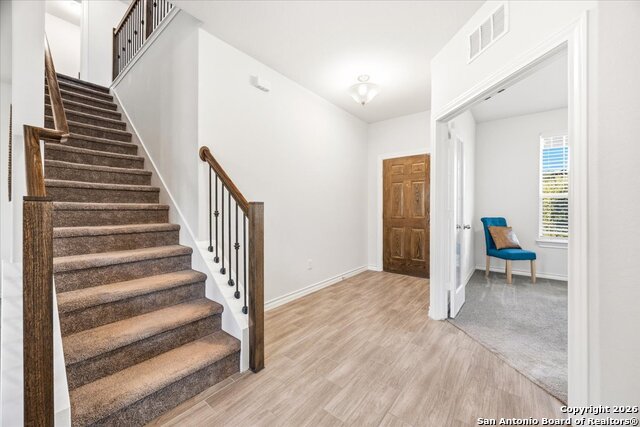 Image 6 of 41 For 631 Ridgehorn Dr