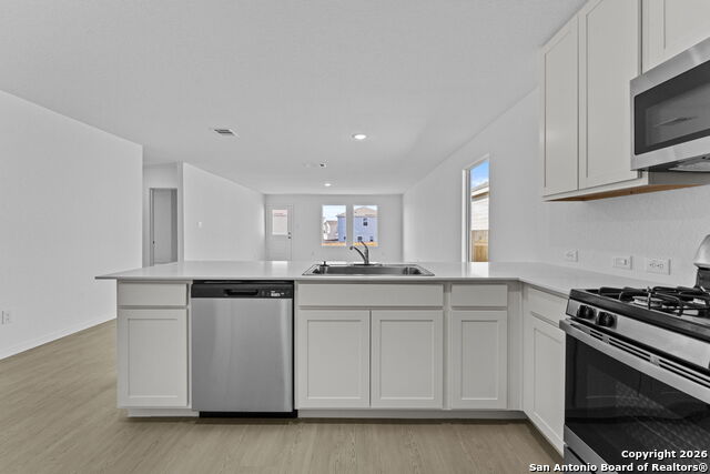 Listing photo id 8 for 744 Horsetail Ln