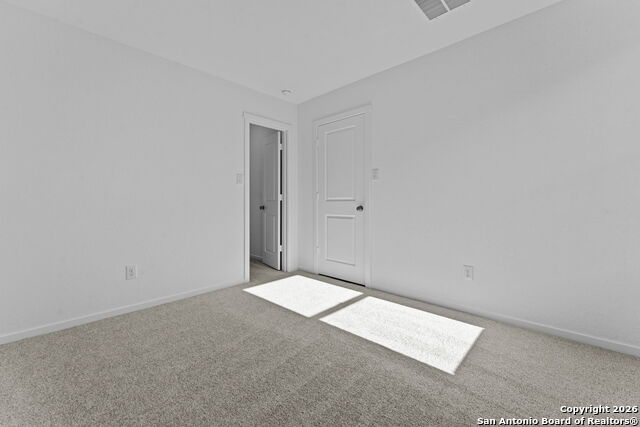 Listing photo id 10 for 744 Horsetail Ln