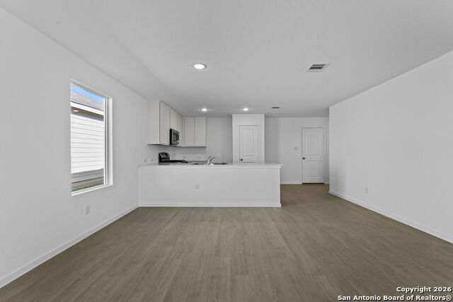 Listing photo id 14 for 744 Horsetail Ln