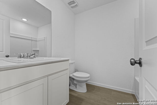 Listing photo id 15 for 744 Horsetail Ln